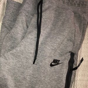 EUC Nike tech jogger sweatpants